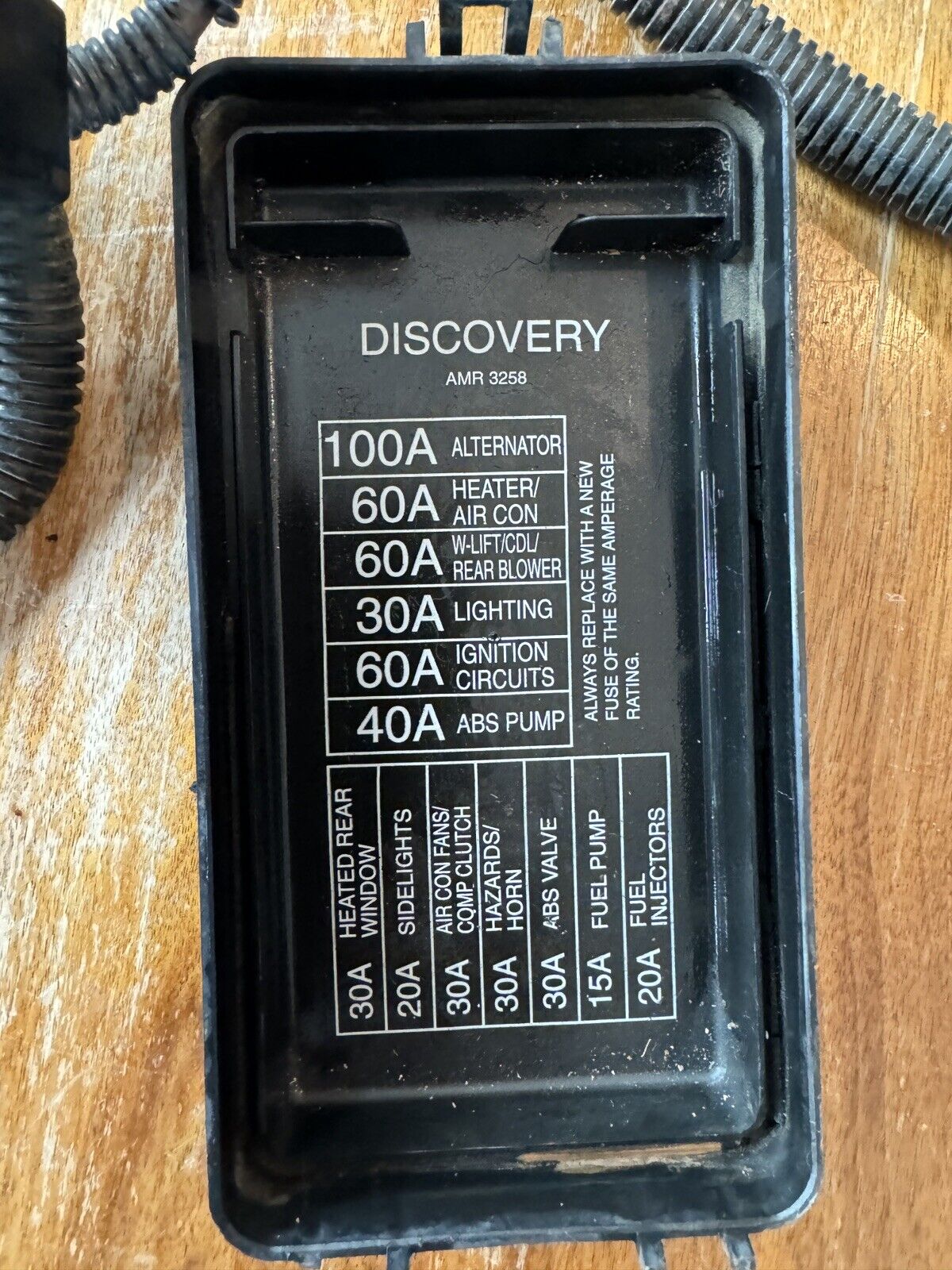 1997 Land Rover Discovery SE Engine Compartment Fuse Box AMR1553