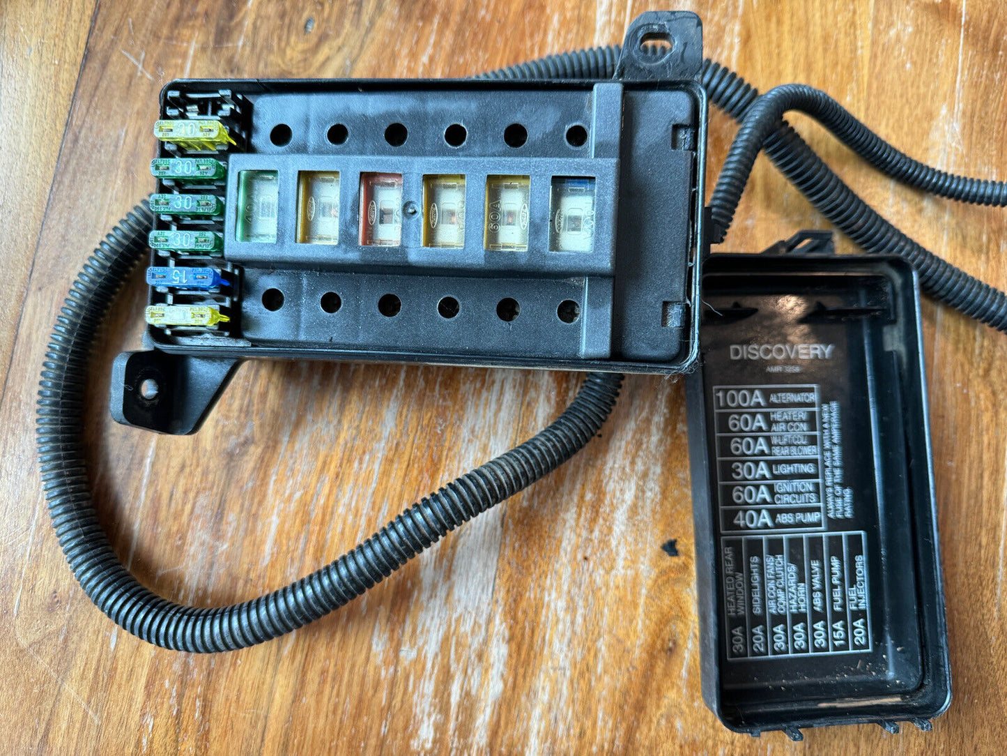 1997 Land Rover Discovery SE Engine Compartment Fuse Box AMR1553