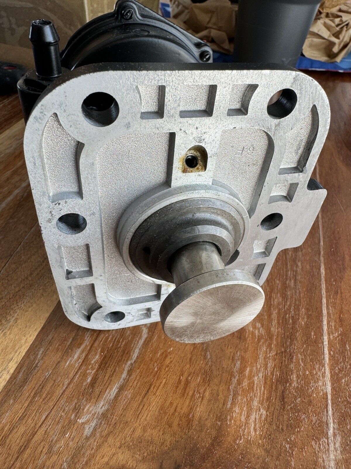 Land Rover Defender Discovery RRC Brake Vacuum Pump ERR3539