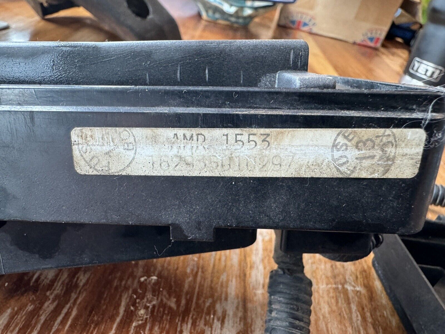 1997 Land Rover Discovery SE Engine Compartment Fuse Box AMR1553