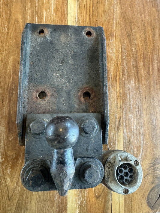 Vintage Land Rover Series - Defender Tow Hitch Ball & Plate