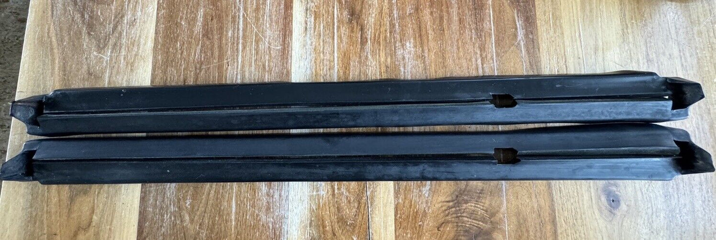 Pair of Range Rover Classic SWB Rear Window Waist Door Seal Gasket