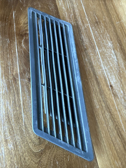 RANGE ROVER CLASSIC D PILLAR EXTERIOR AIR VENT GRILL