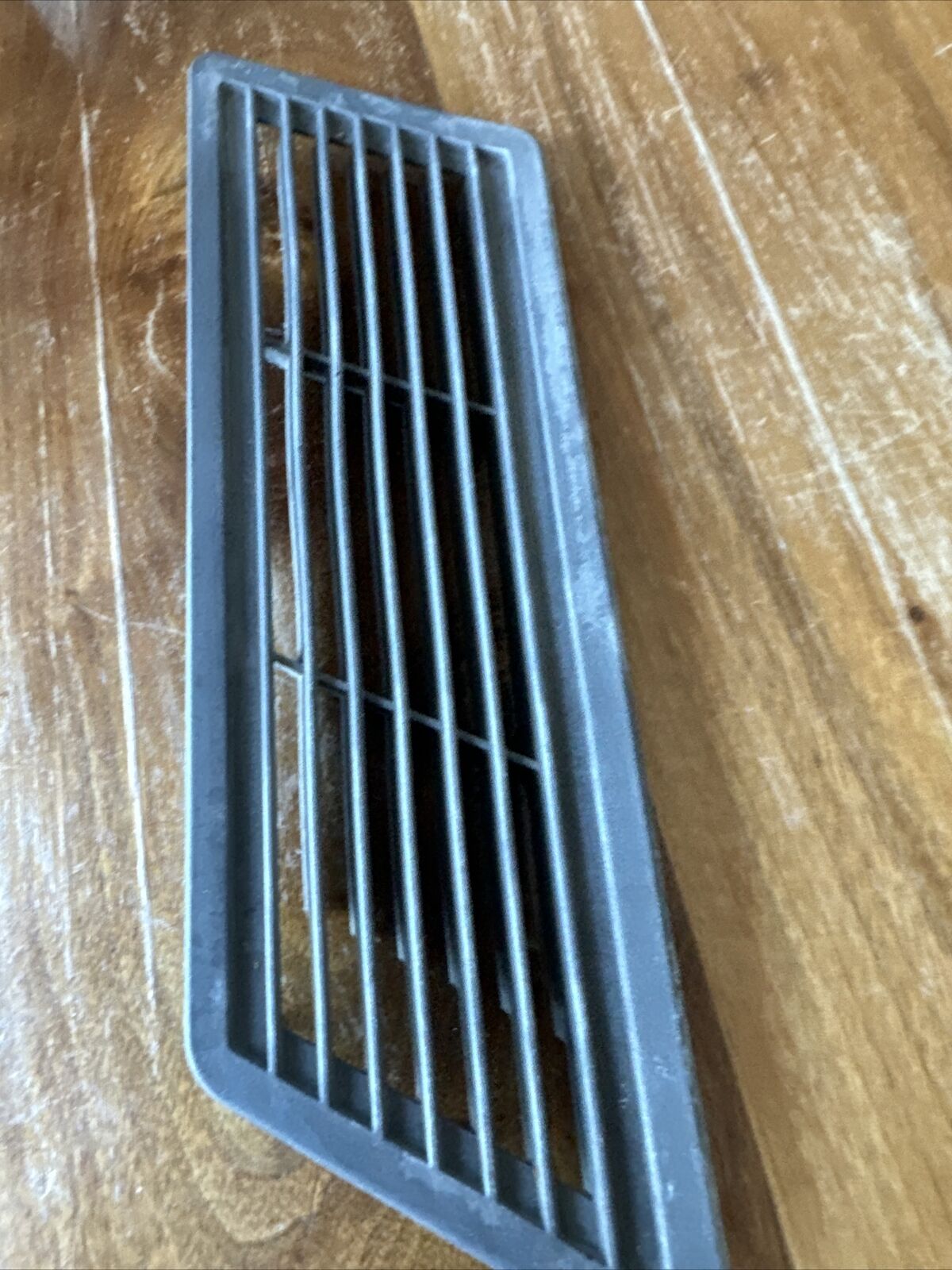 RANGE ROVER CLASSIC D PILLAR EXTERIOR AIR VENT GRILL