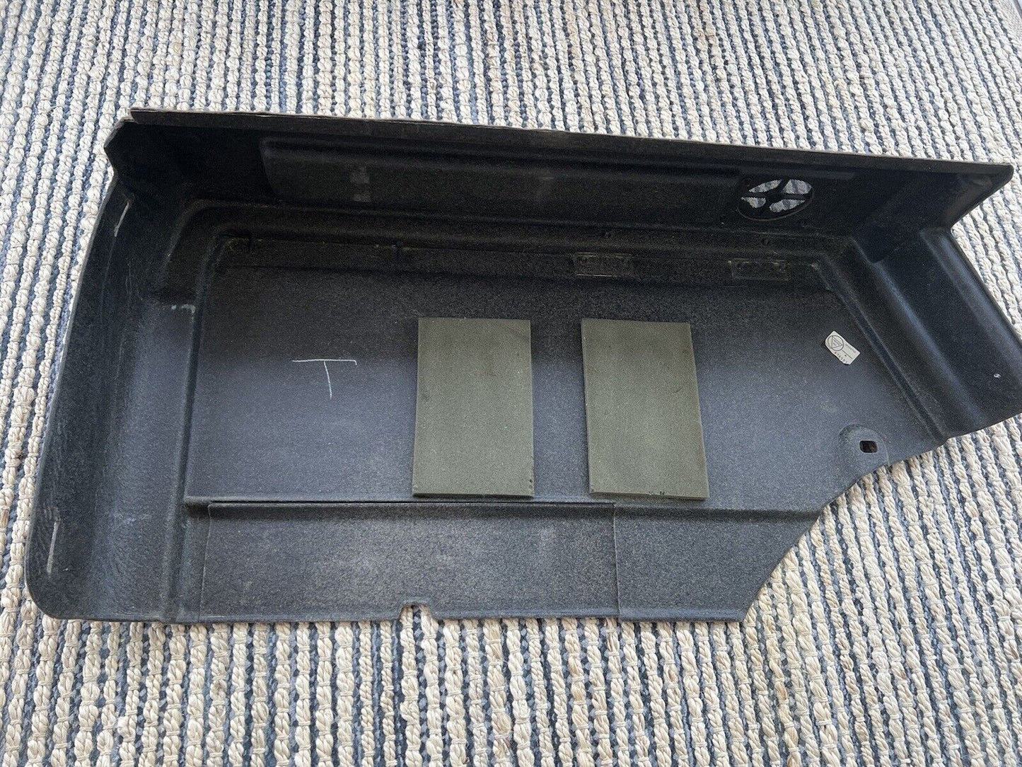 RANGE ROVER CLASSIC REAR PARCEL SHELF RIGHT SIDE SUPPORT