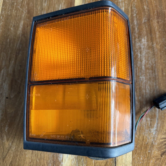 Range Rover Classic Left Front Corner Light Turn Signal Indictator Light L983