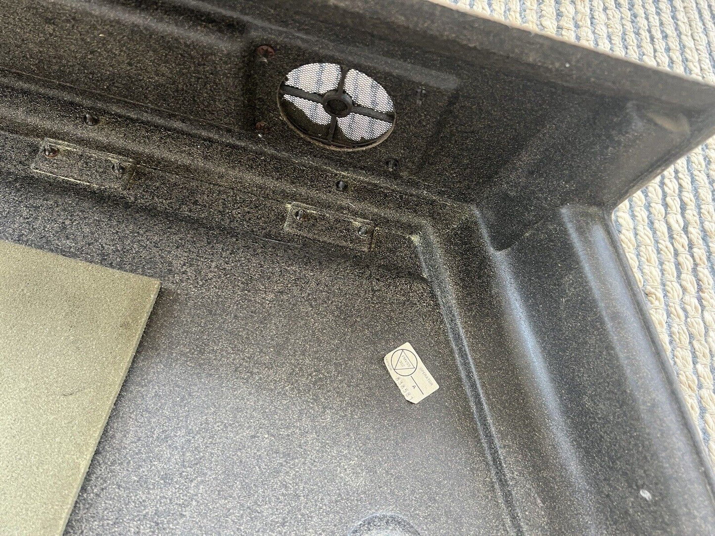 RANGE ROVER CLASSIC REAR PARCEL SHELF RIGHT SIDE SUPPORT