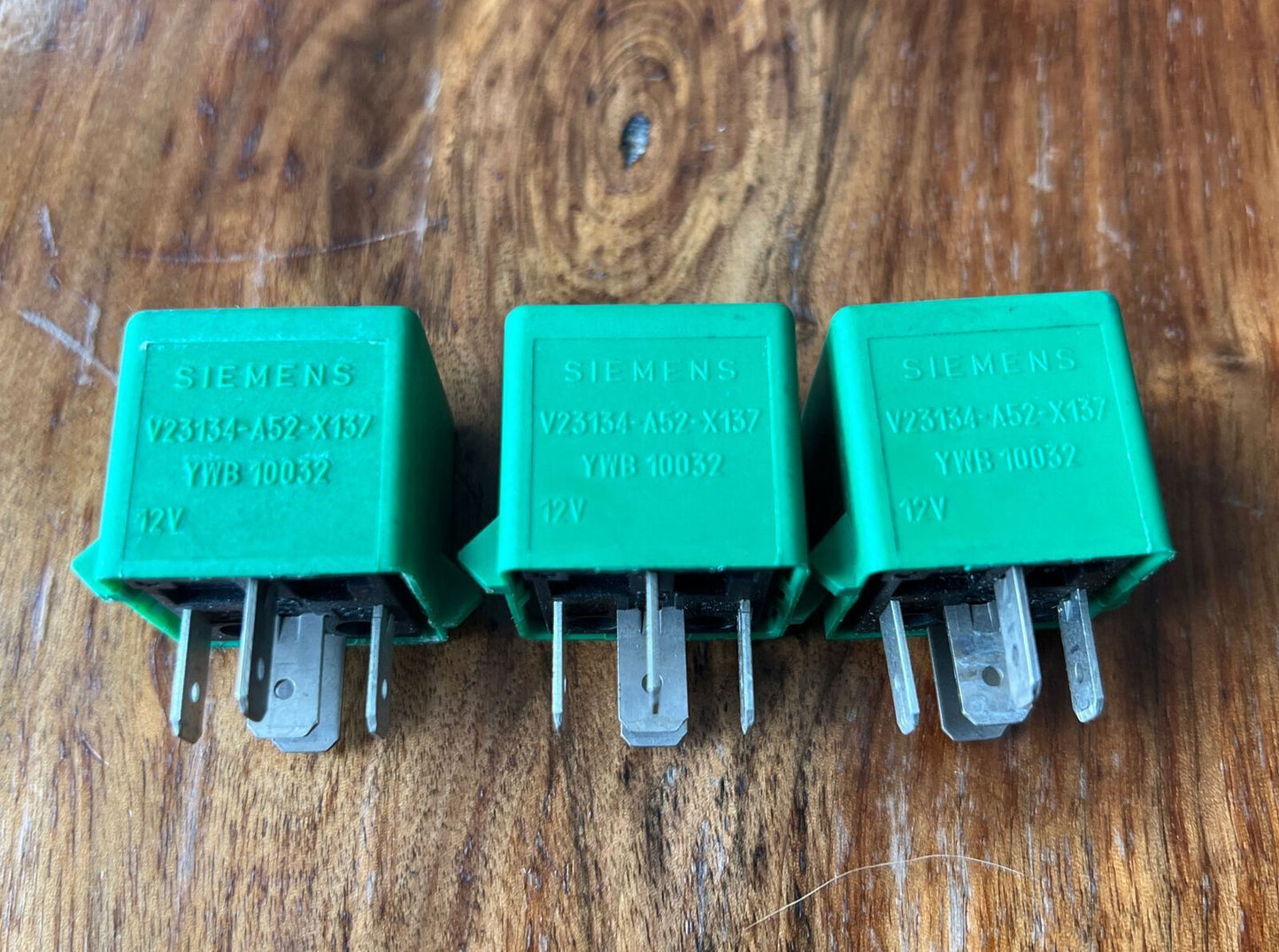 Lot Is 3 OEM Land Rover 5 Pin Multipurpose Green Relay Siemens V23134-A52-X137