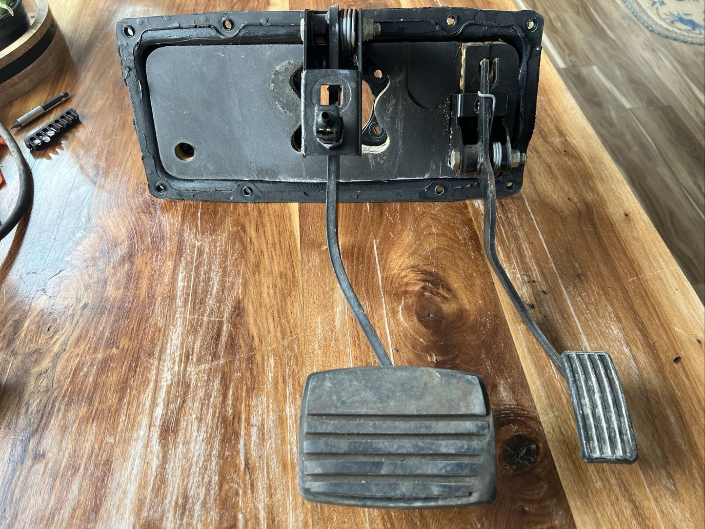 1987-95 LAND RANGE ROVER CLASSIC BRAKE PEDAL ASSEMBLY  ACCELERATOR BOX